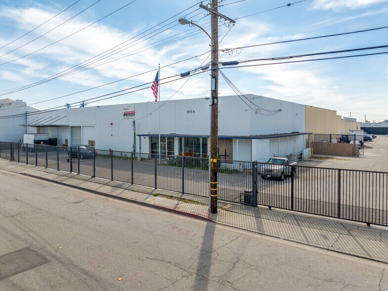 More Photos Of 4916 Cecilia St, Cudahy Warehouse For Lease