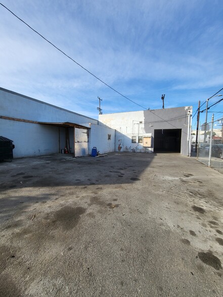 More Photos Of 3700 S Main St, Los Angeles General Retail For Lease
