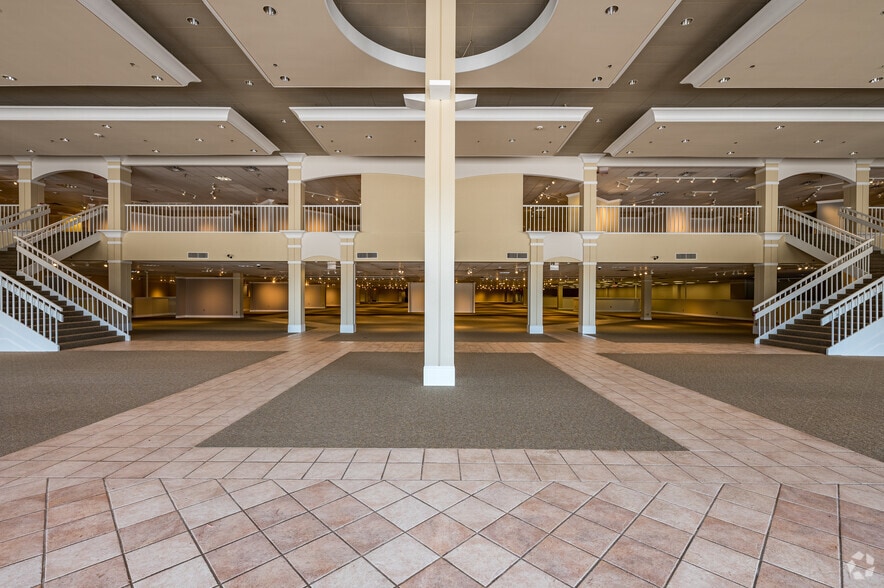 More Photos Of 4505 LBJ Fwy, Farmers Branch Freestanding For Lease