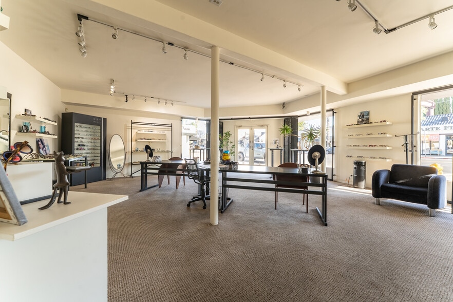 More Photos Of 13831 Ventura Blvd, Sherman Oaks Storefront For Sale