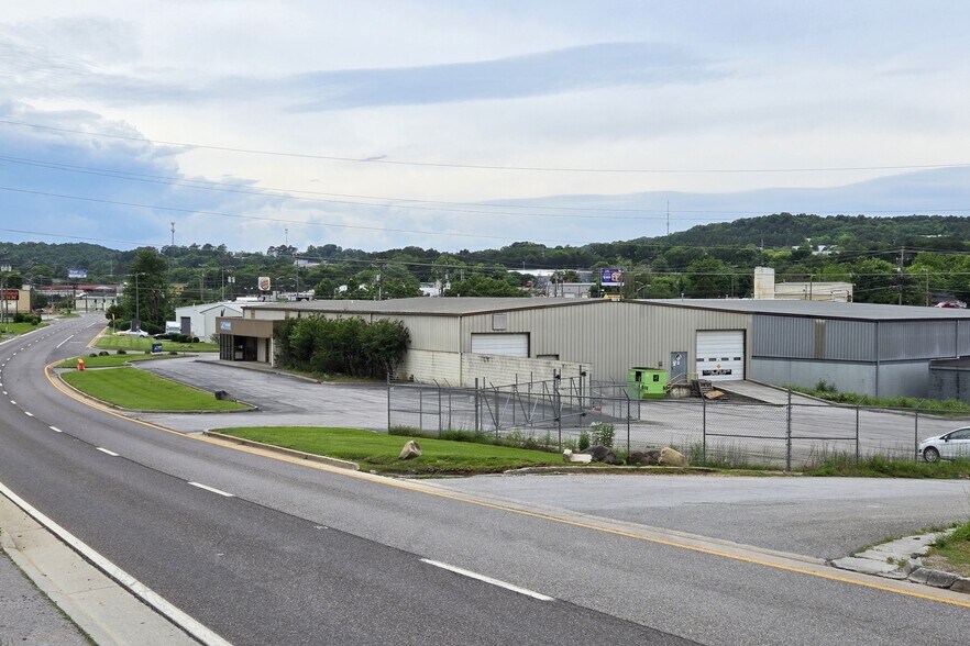 More Photos Of 5225 S Middlebrook Pike, Knoxville Showroom For Sale