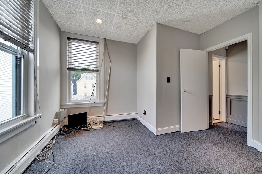 More Photos Of 374 Clifton Ave, Clifton Office For Sale