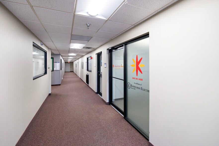 More Photos Of 3 Neptune Rd, Poughkeepsie Self Storage For Lease