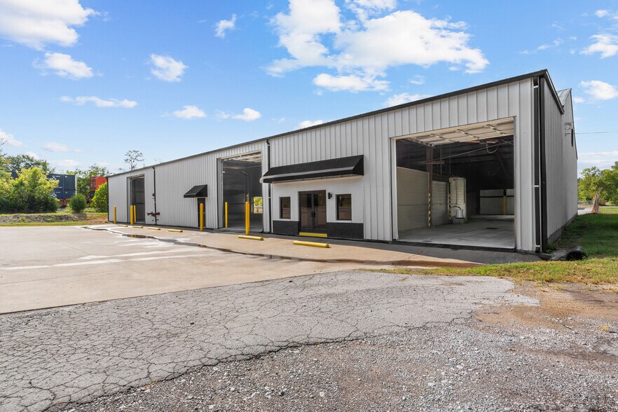 More Photos Of 240 E Park St, Guthrie Industrial For Lease