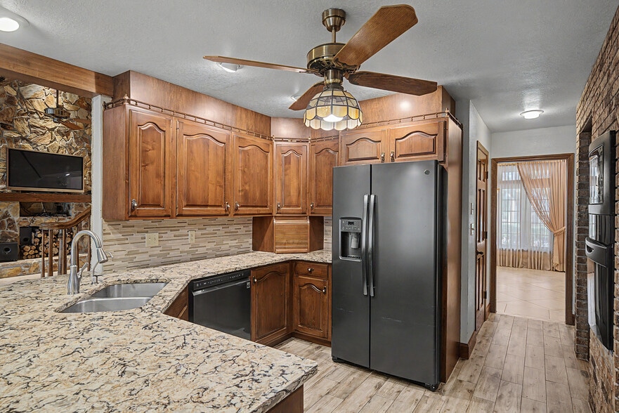 More Photos Of 2160 Laurence Dr, Clearwater Office For Sale