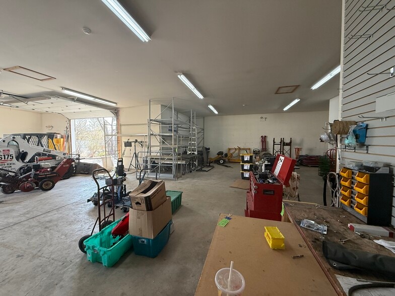 More Photos Of 1262 S Bridge St, Yorkville Service For Sale