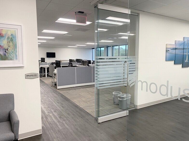 More Photos Of 877 Executive Center Dr W, Saint Petersburg Office For Lease