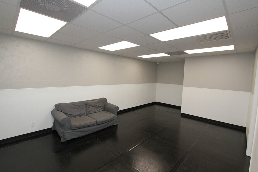 More Photos Of 11518 Bogs Rd, Tomball Shelter For Sale