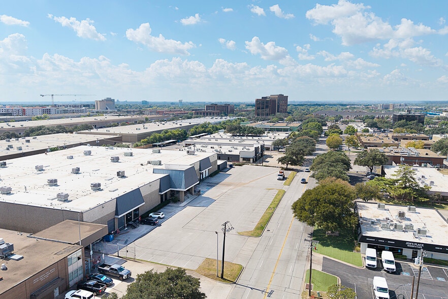 More Photos Of 4450-4452 Alpha Rd, Farmers Branch Distribution For Lease
