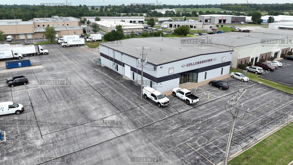 More Photos Of 2720-2748 S Austin Ave, Springfield Warehouse For Lease