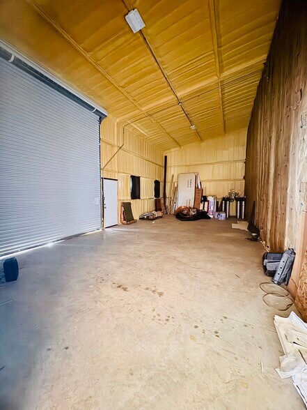 More Photos Of 12500 US-183 Hwy, Luling Warehouse For Lease