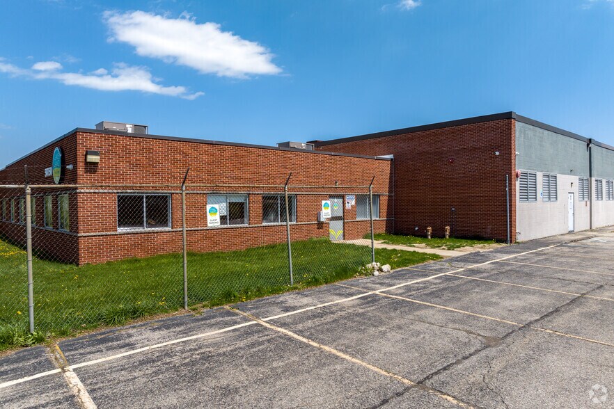 More Photos Of 50750 E Russell Schmidt Blvd, Chesterfield Warehouse For Lease