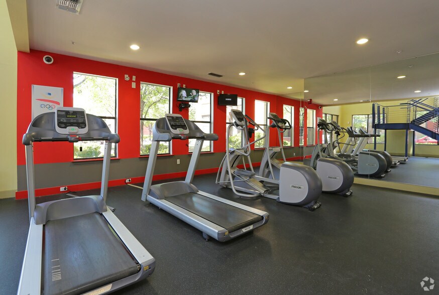 More Photos Of 2000 E Arapaho Rd, Richardson Apartments For Lease