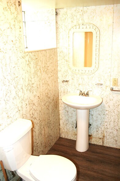 More Photos Of 208 Theatre Rd, Carrolltown Apartments For Sale