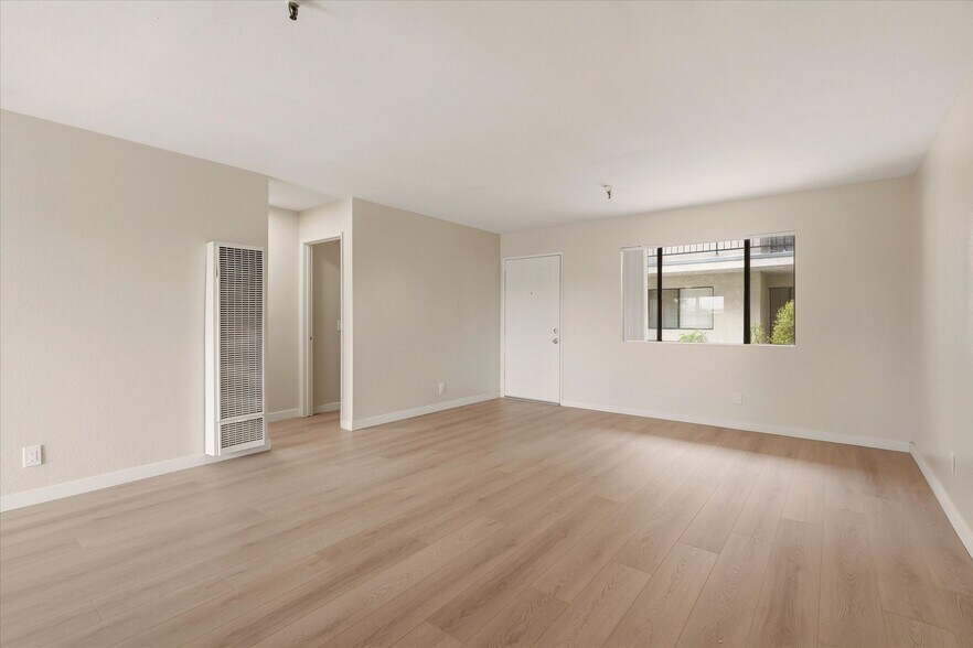 More Photos Of 13801 Yukon Ave, Hawthorne Apartments For Sale