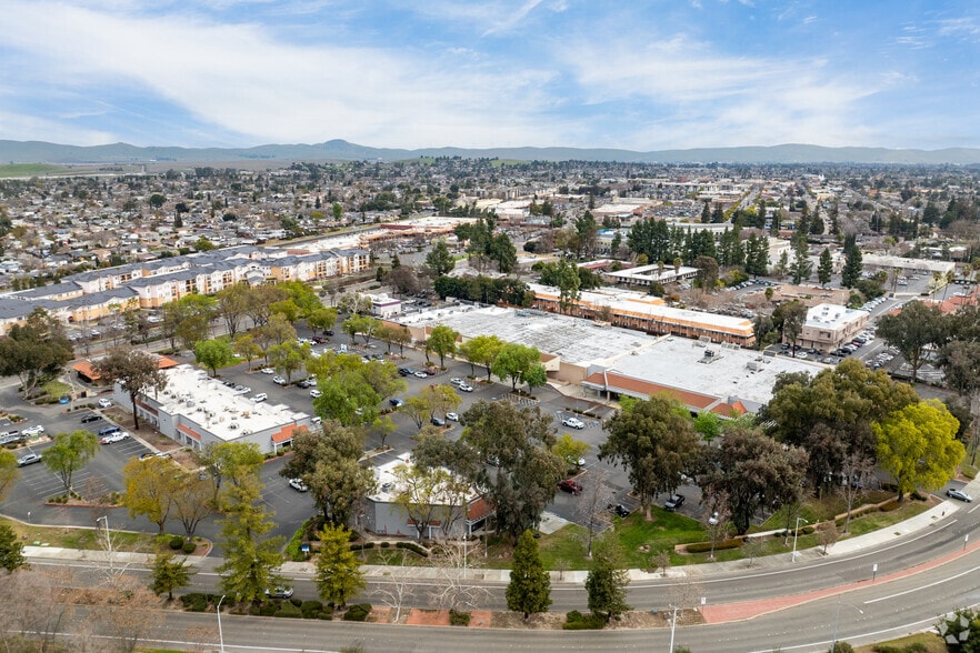 More Photos Of 849-985 E Stanley Blvd, Livermore Unknown For Lease