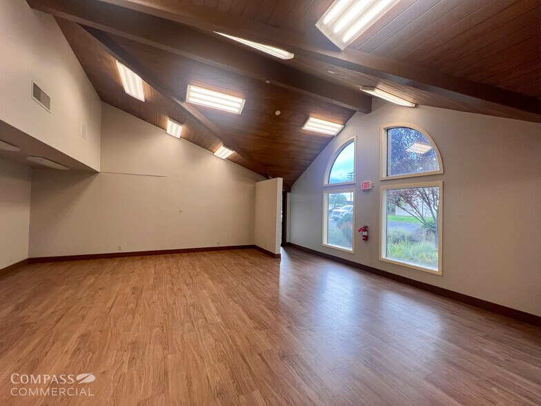 More Photos Of 354 NE Norton Ave, Bend Office For Lease