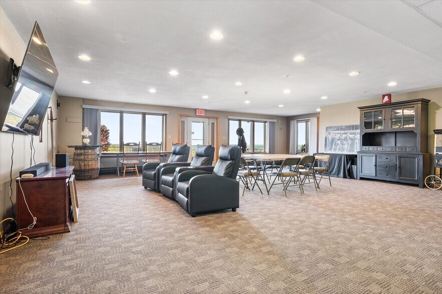 More Photos Of 341 US Route 1, Weston Hotel For Lease