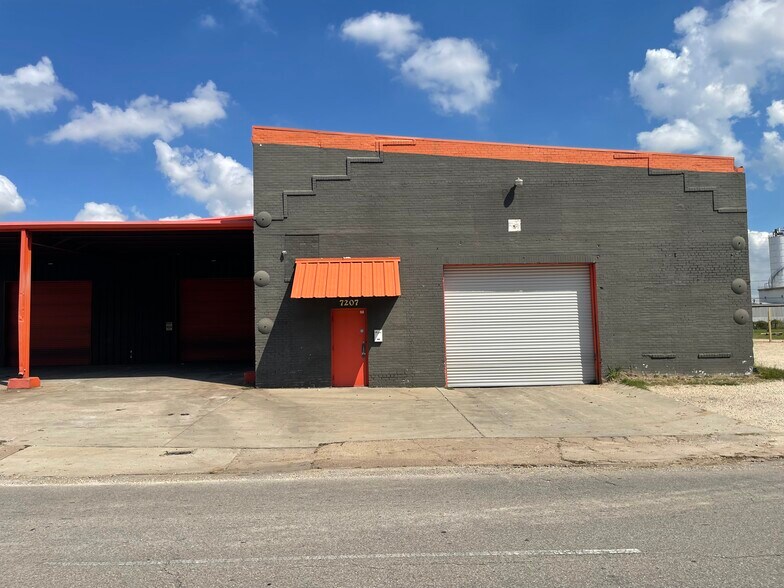 More Photos Of 7207 Navigation Blvd, Houston Flex For Sale