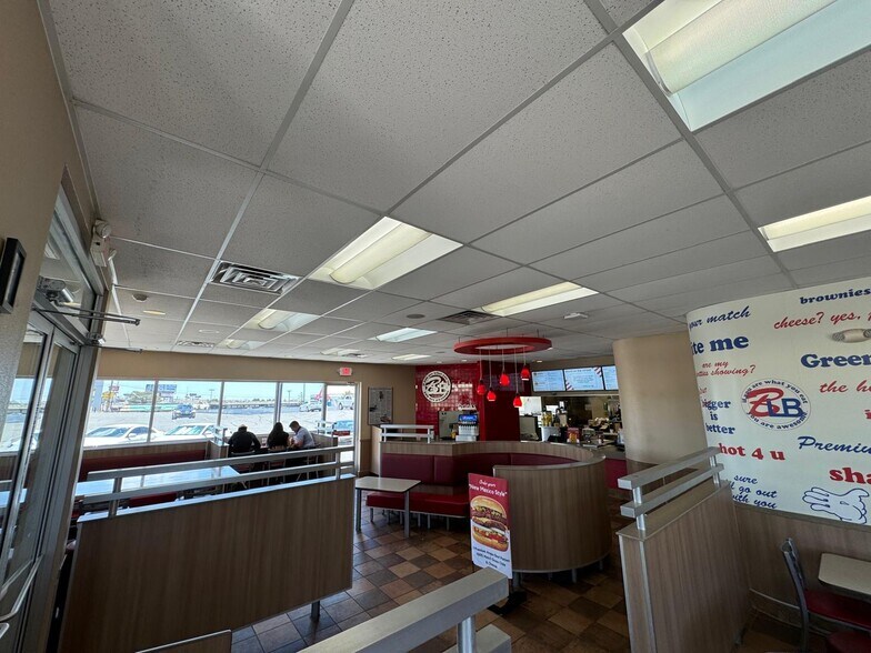 More Photos Of 7122 Gateway Blvd E, El Paso Restaurant For Lease