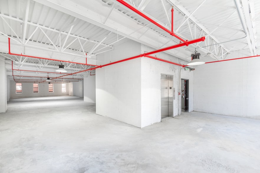 More Photos Of 404 E Baltimore St, Baltimore Storefront Retail Office For Lease