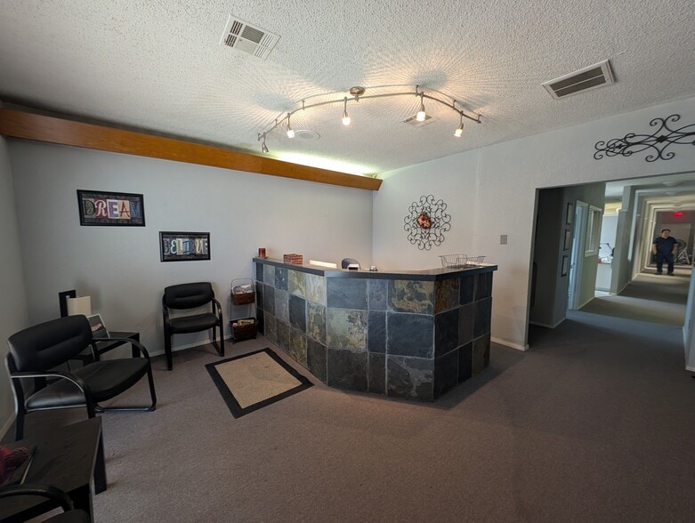 More Photos Of 711 Melrose Dr, Waco Office For Sale