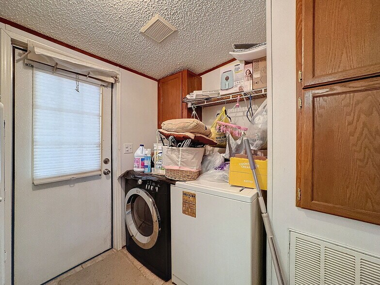 More Photos Of 15525 Shady Hills Rd, Spring Hill Restaurant For Sale