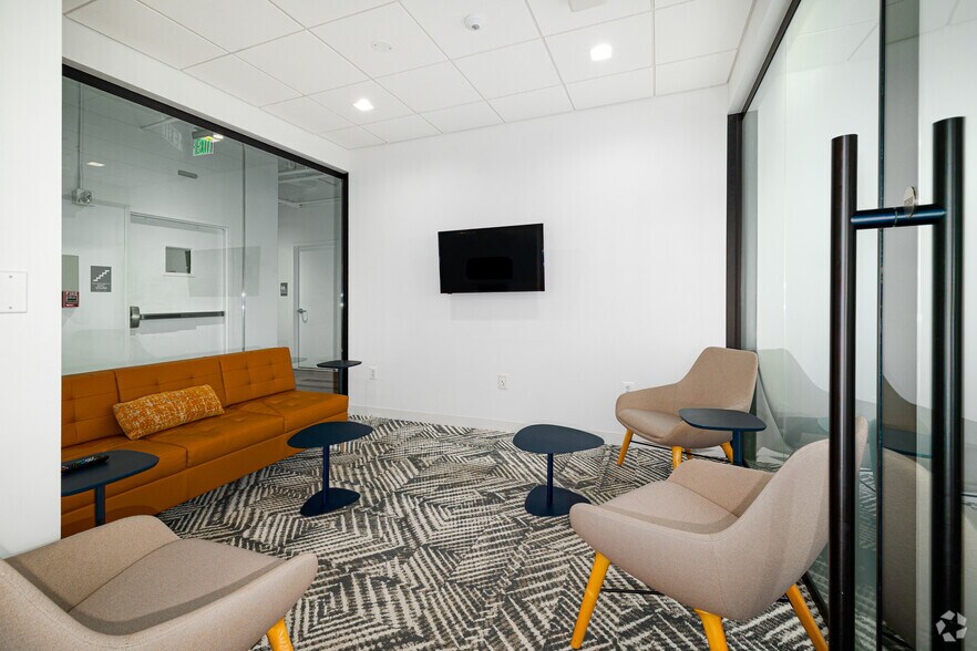 More Photos Of 6400 Arlington Blvd, Falls Church Office For Lease