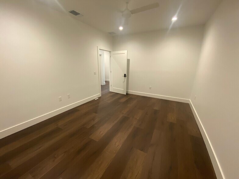 More Photos Of 123 E Jackson St, Burnet Coworking Space