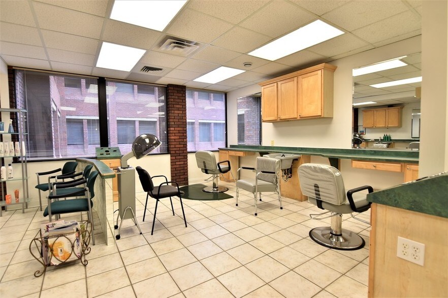 More Photos Of 3250 W Market St, Fairlawn Office For Lease