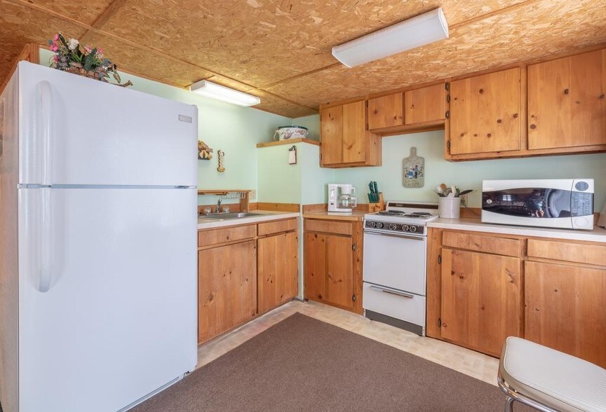 More Photos Of 24519 Fairwood Ln, Nevis Hotel For Sale