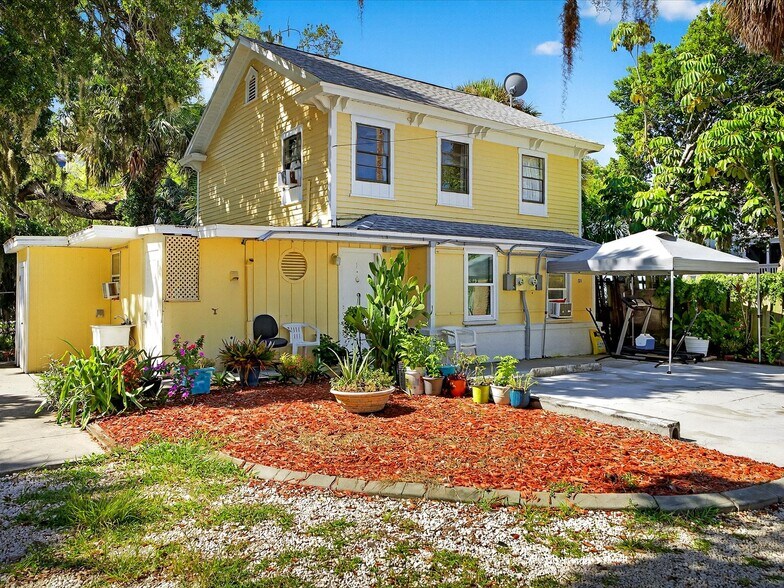 More Photos Of 219 Magnolia Ave, Daytona Beach Storefront Retail Residential For Sale