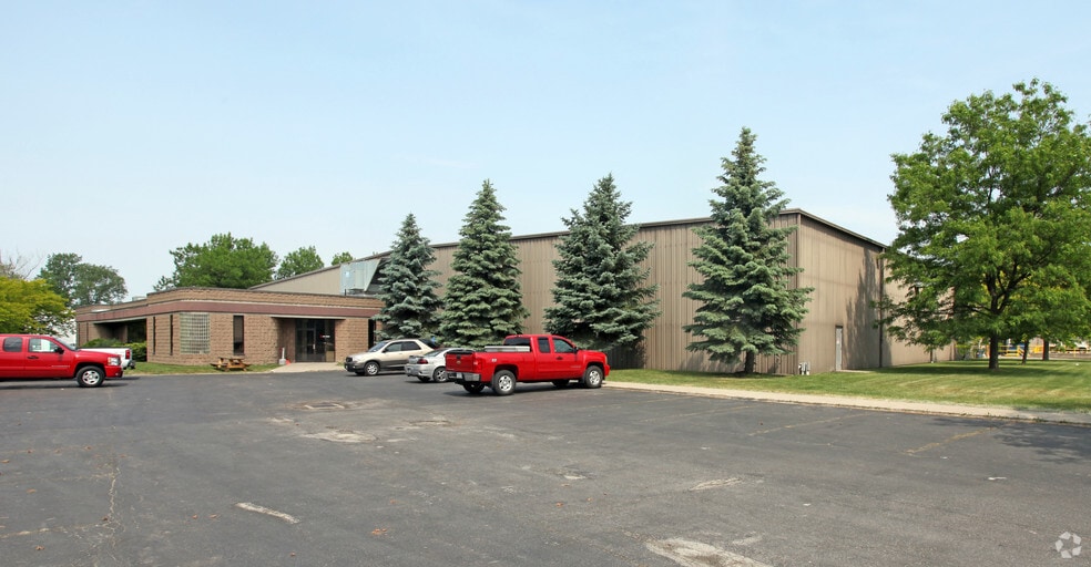 Primary Photo Of 500 Commerce Dr, Amherst Manufacturing For Lease