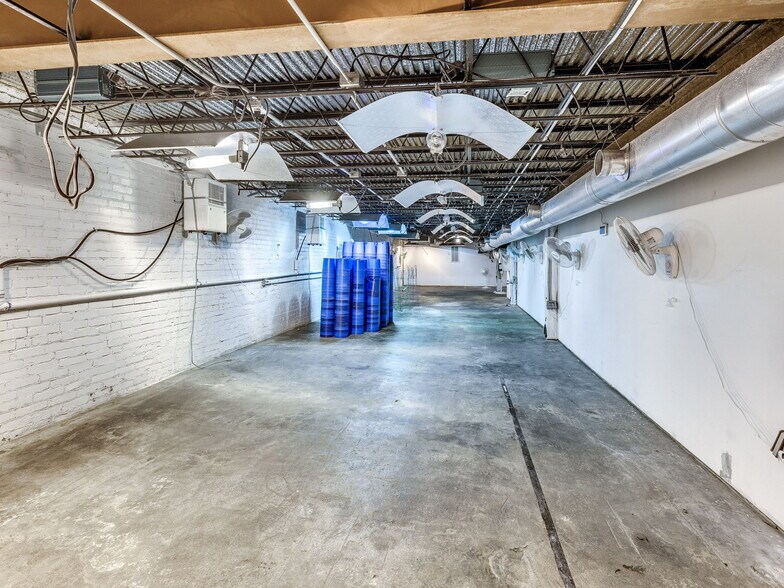 More Photos Of 212 W Main St, Shawnee Storefront Retail Office For Lease