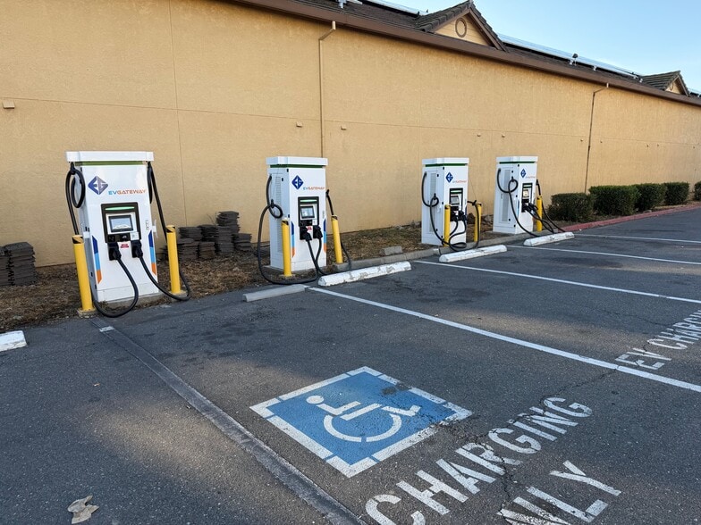 More Photos Of 1564 E Main St, Woodland Hotel For Sale