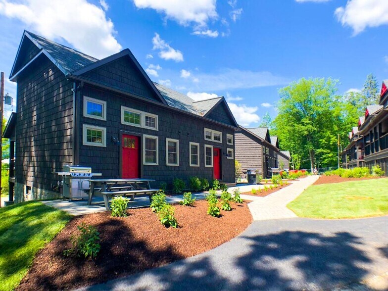 More Photos Of 10 Front St, Lake George Hospitality For Sale