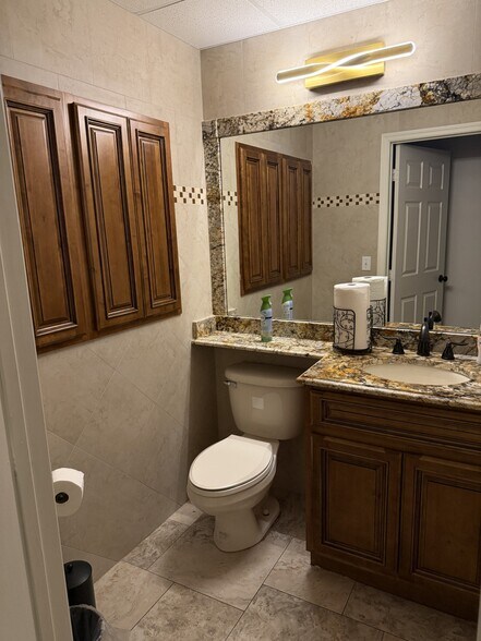 More Photos Of 297-311 Airport Pulling Rd N, Naples Warehouse For Lease