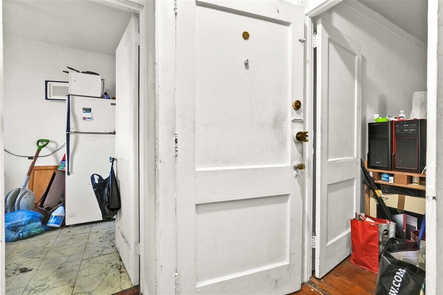 More Photos Of 3930 45th St, Sunnyside Apartments For Sale