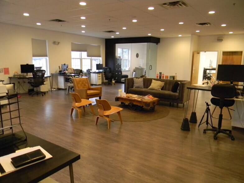 More Photos Of 195 Russell St, Hadley Medical For Lease