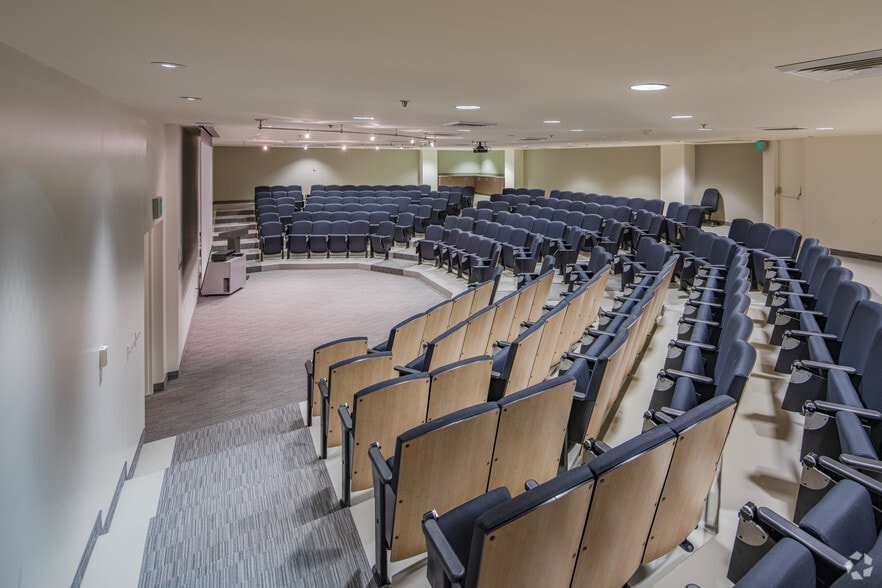 More Photos Of 3003 N Central Ave, Phoenix Office For Lease