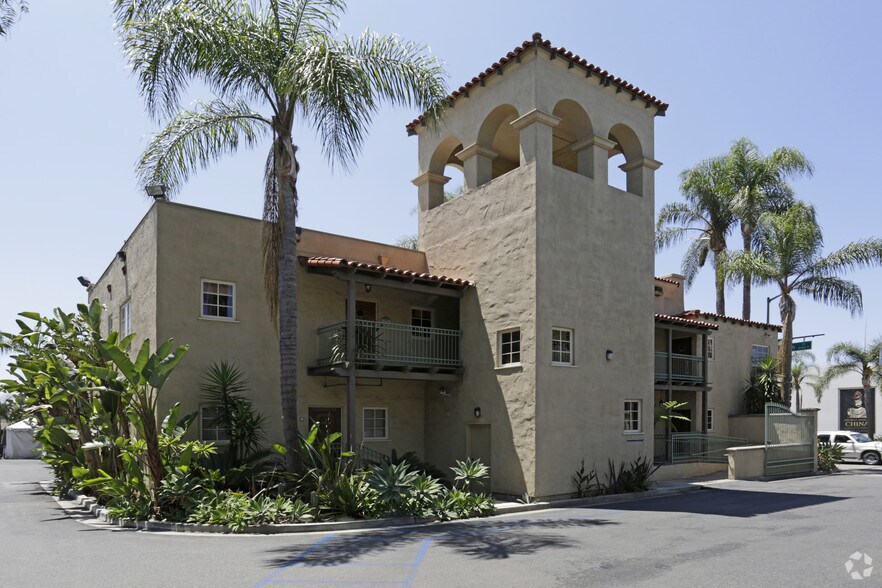 More Photos Of 2041-2045 N Main St, Santa Ana Office For Lease