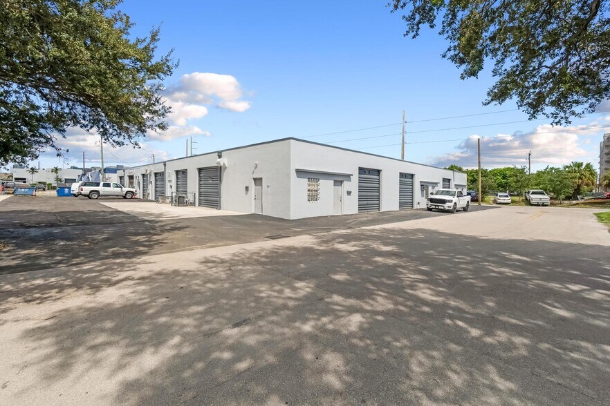 More Photos Of 201-215 SW 21st St, Fort Lauderdale Warehouse For Lease