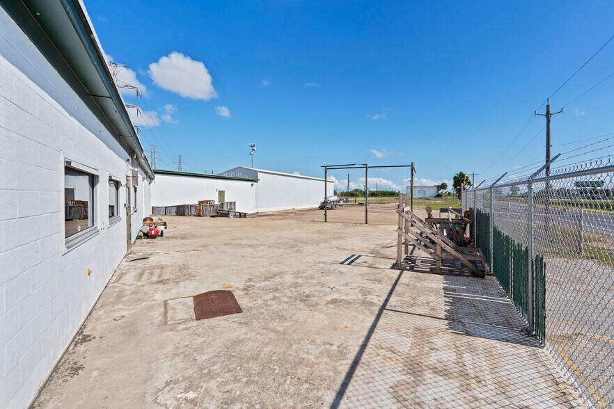 More Photos Of 8602 Broadway St, Galveston Warehouse For Sale