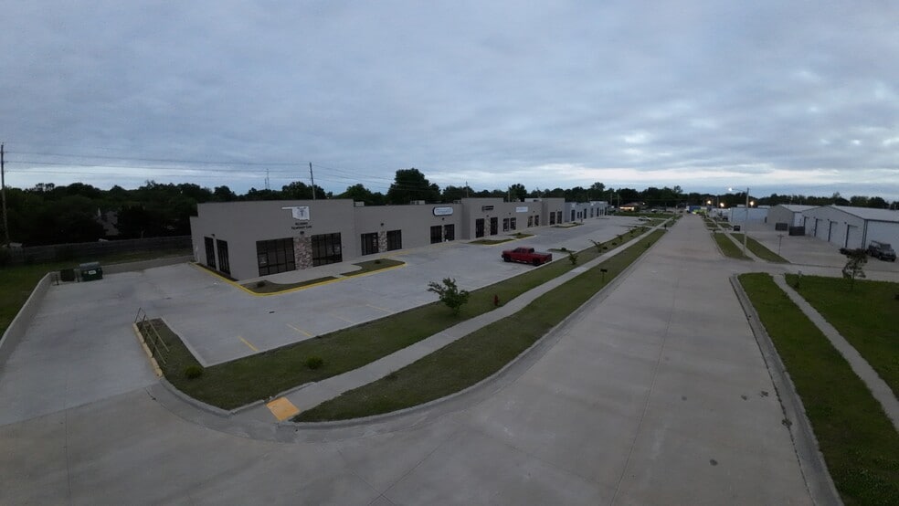 More Photos Of 1225 N Birch Ave, Broken Arrow Office For Sale