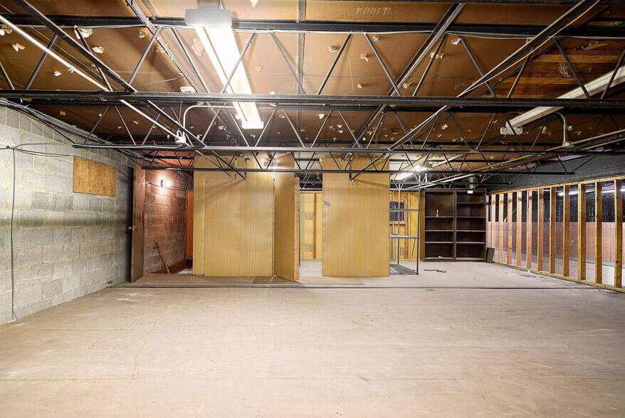 More Photos Of 6412-6418 Frankford Ave, Baltimore Warehouse For Lease