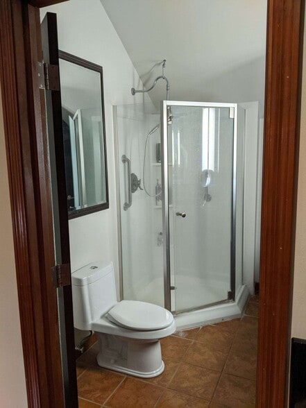 More Photos Of 6353 Ferguson St, Indianapolis Office For Lease