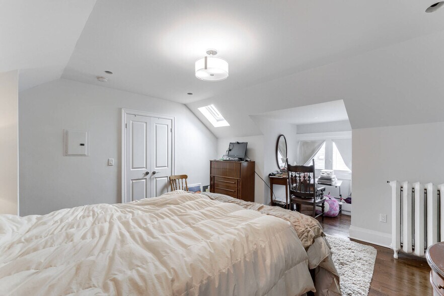 More Photos Of 4 Oriole Gdns, Toronto Apartments For Sale