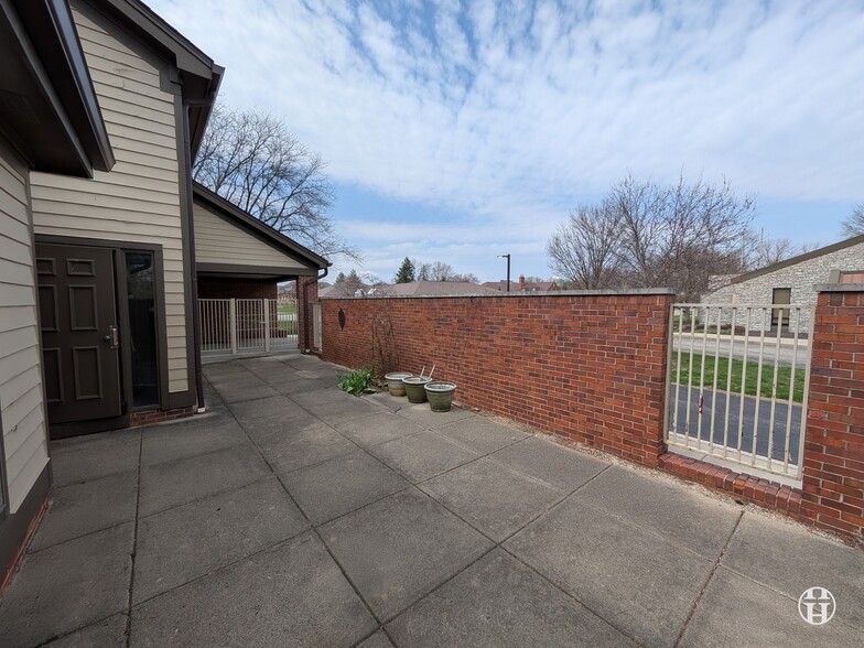 More Photos Of 8701 Founders Rd, Indianapolis Office For Sale