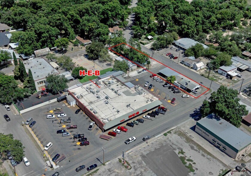 More Photos Of 202 E Canal St, Del Rio General Retail For Sale