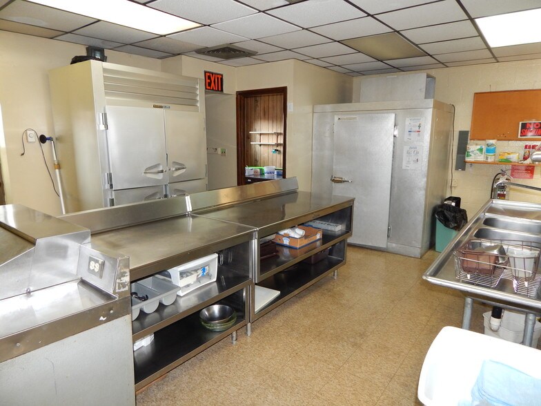 More Photos Of 1910 E National Pike, Scenery Hill Storefront Retail Office For Lease